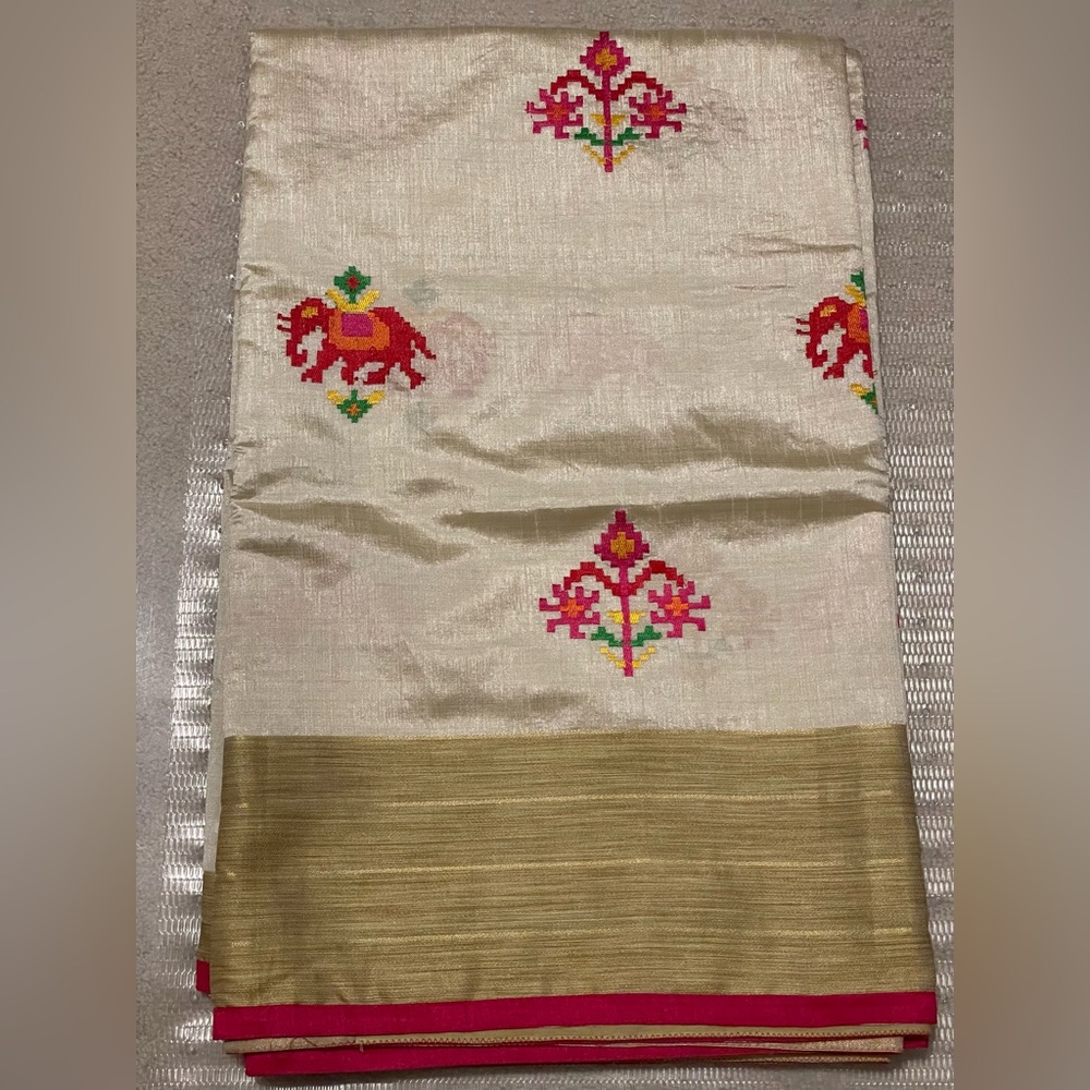 Excellent condition Tussar Silk Cream White Saree with hand embroidered blouse